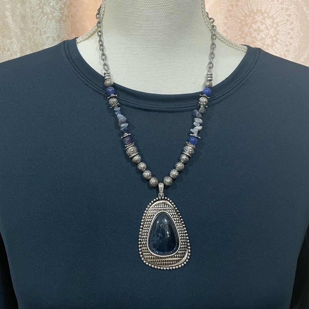 Ruby Rd. Silver tone bold pendant necklace